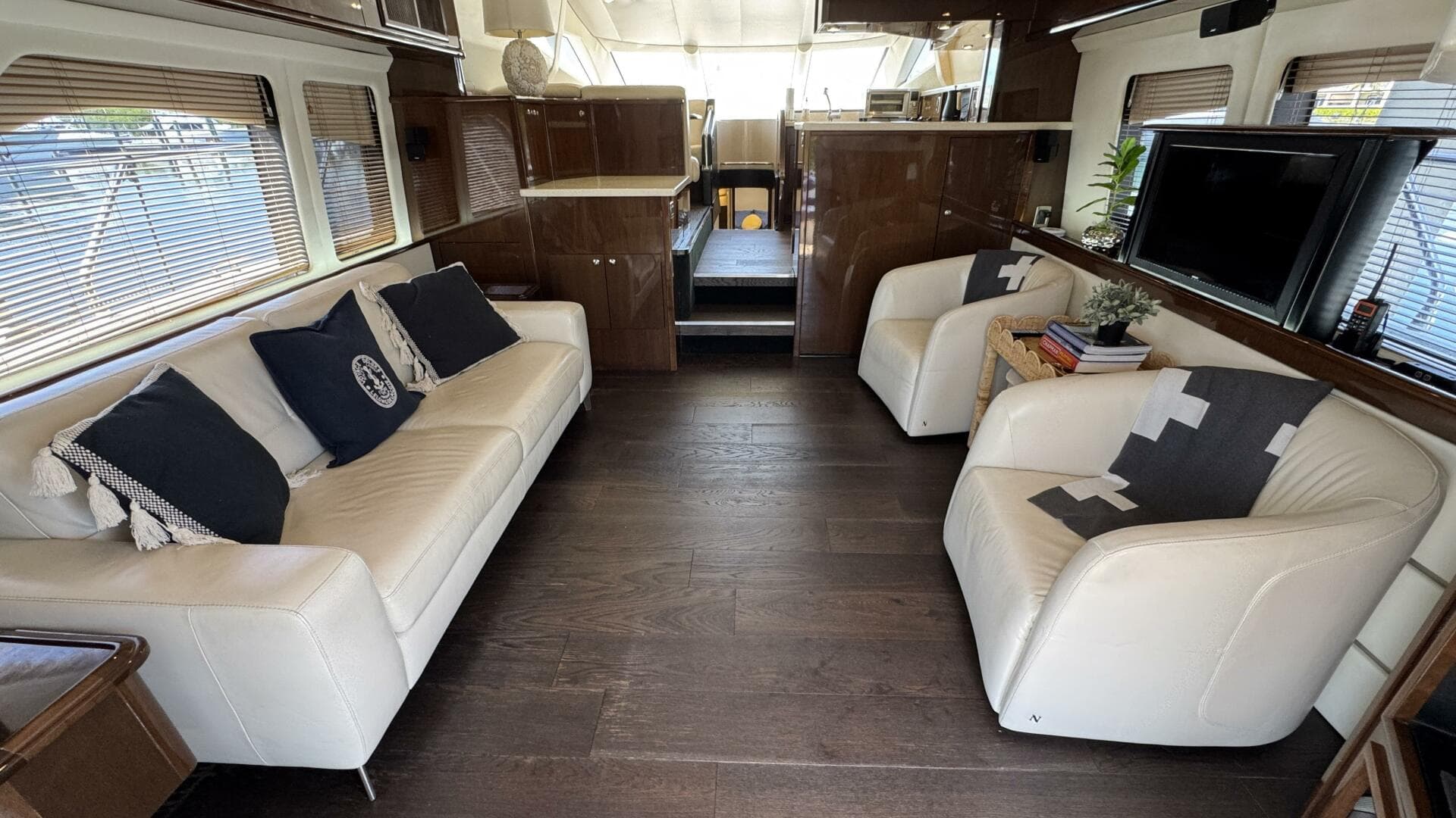 2007 Marquis 55 — photo 29