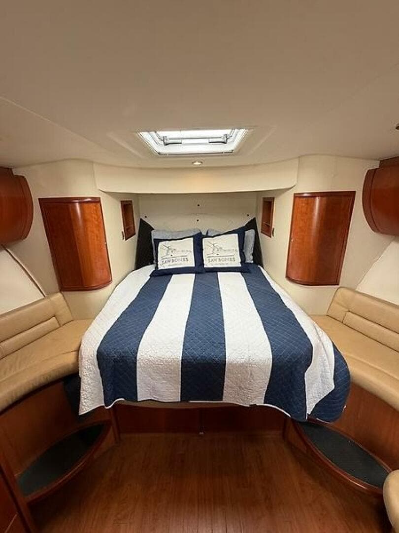 2011 Luhrs 37 IPS Canyon Series — photo 19