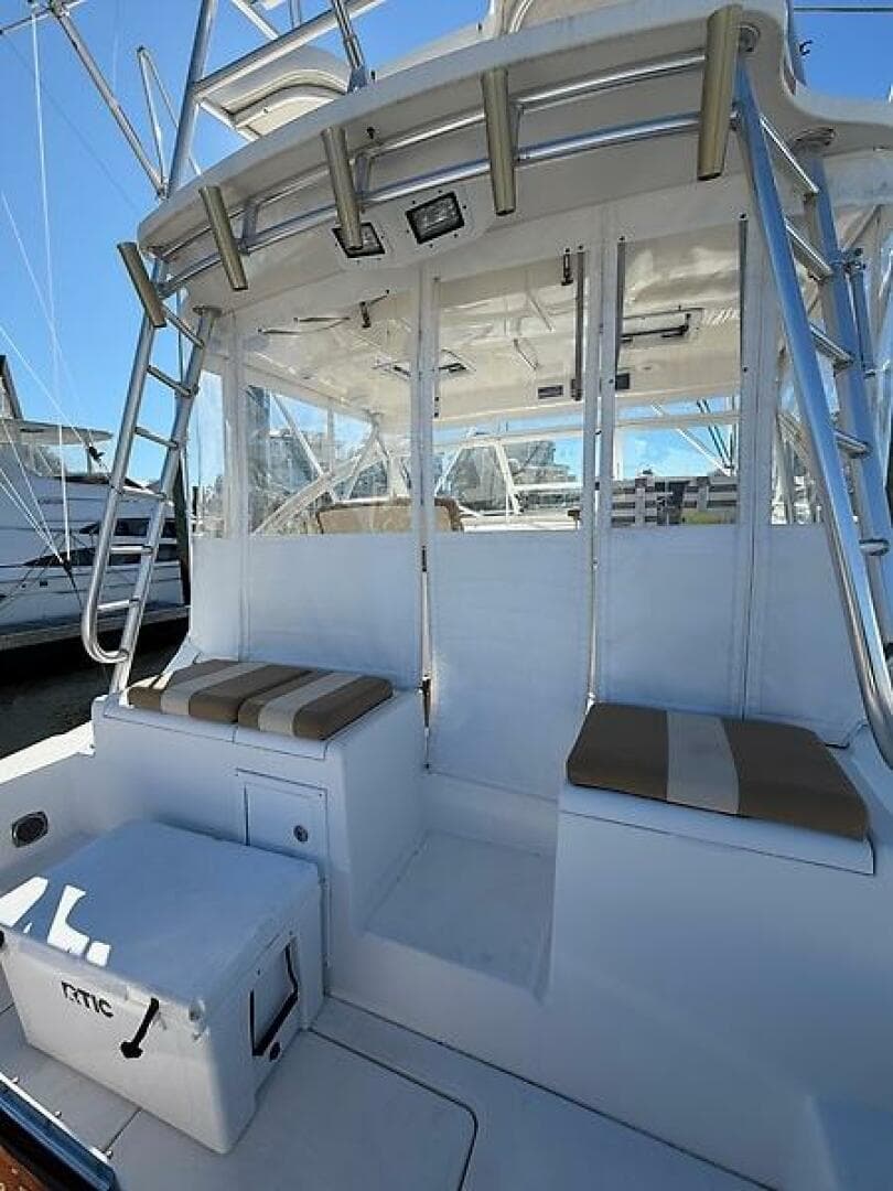 2011 Luhrs 37 IPS Canyon Series — photo 4