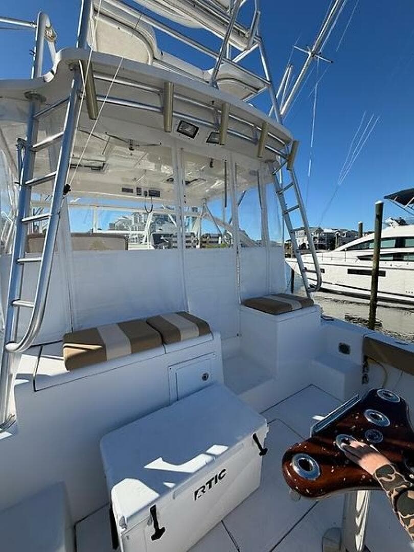 2011 Luhrs 37 IPS Canyon Series — photo 5