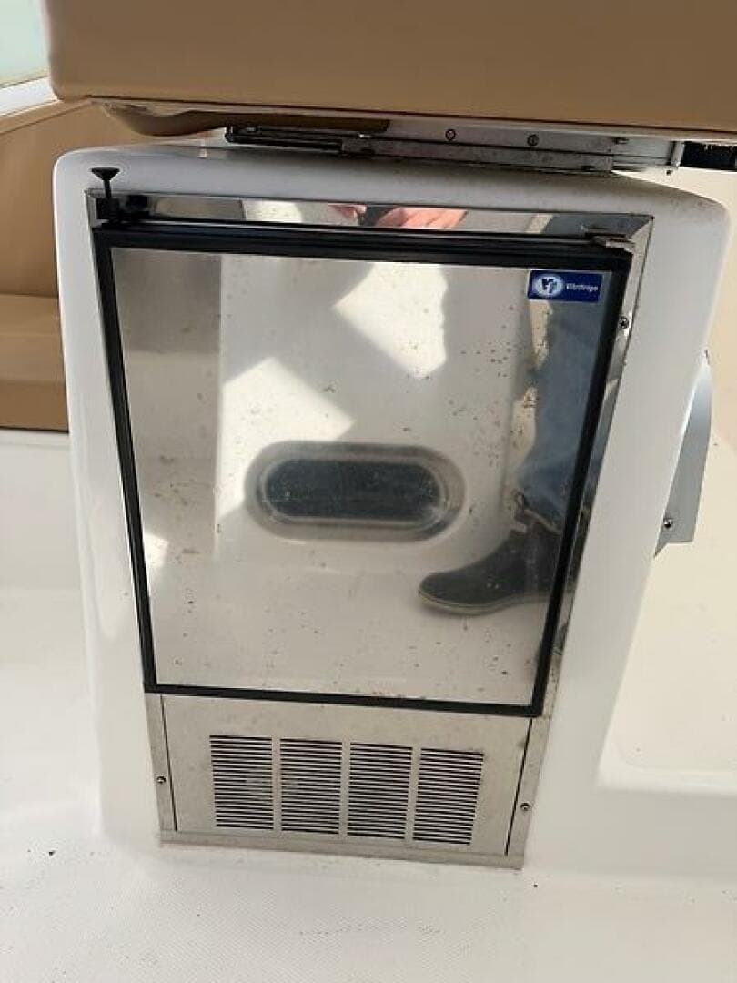 2011 Luhrs 37 IPS Canyon Series — photo 18