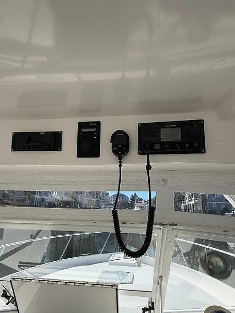 2011 Luhrs 37 IPS Canyon Series — photo 11