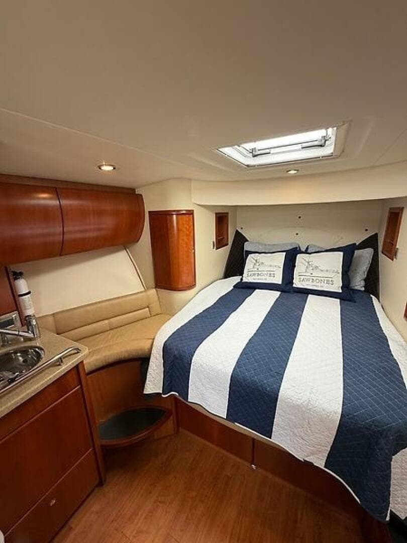 2011 Luhrs 37 IPS Canyon Series — photo 20