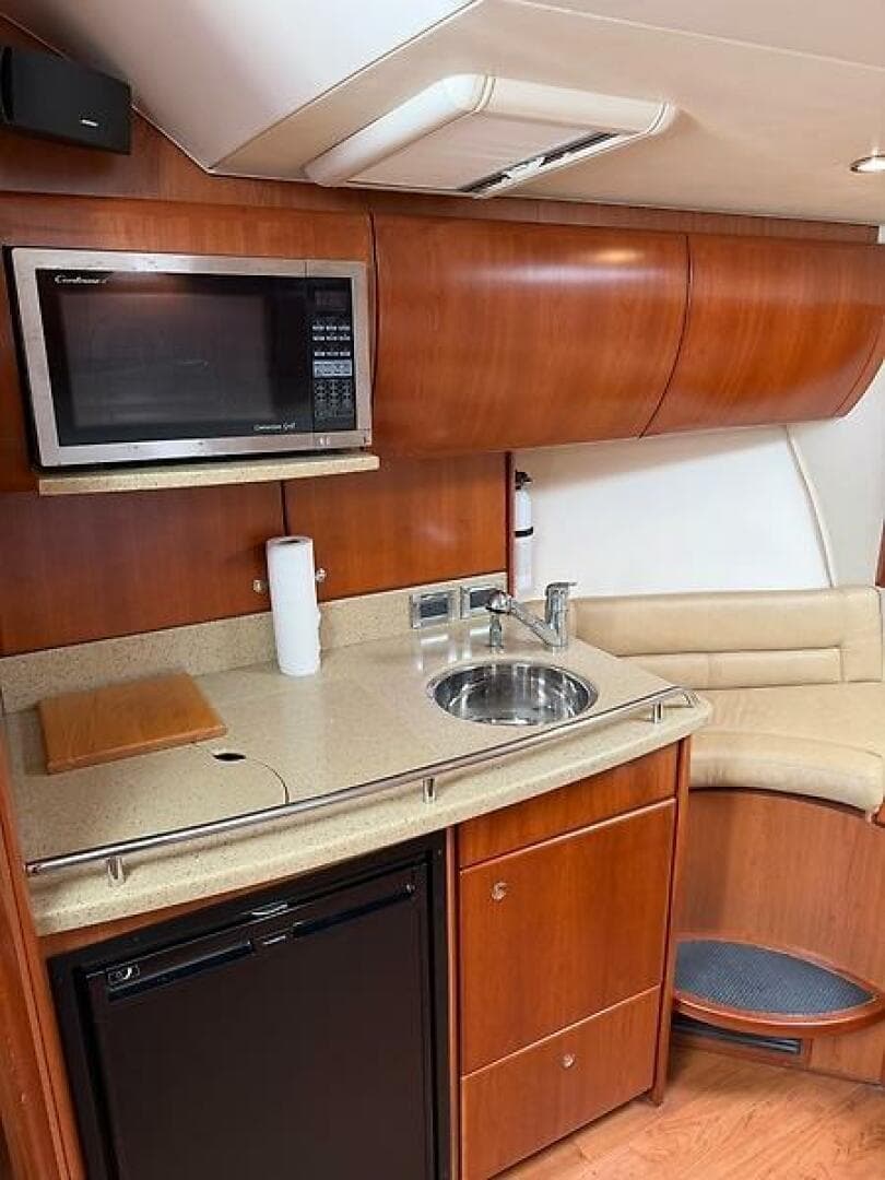 2011 Luhrs 37 IPS Canyon Series — photo 23