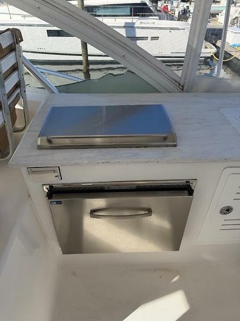 2011 Luhrs 37 IPS Canyon Series — photo 16