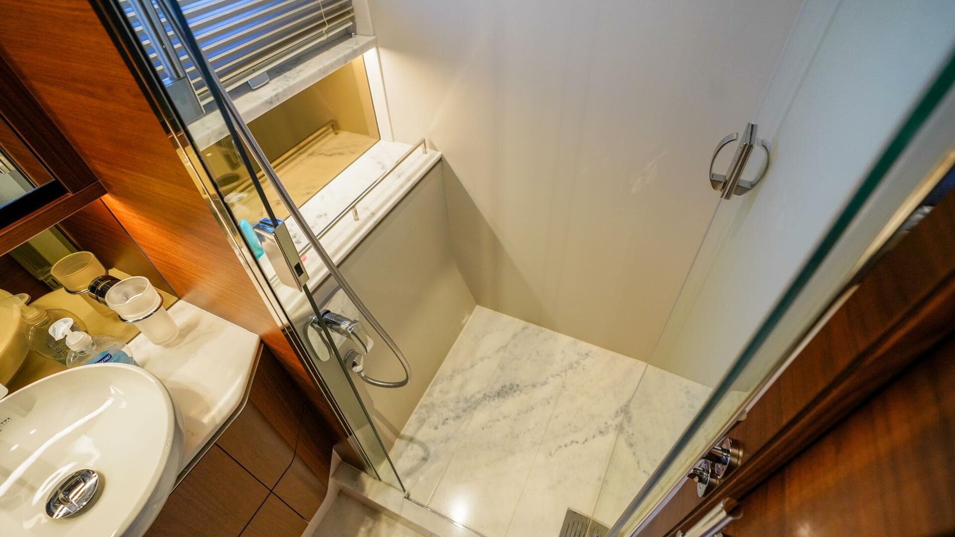 2022 Princess F62 — photo 40