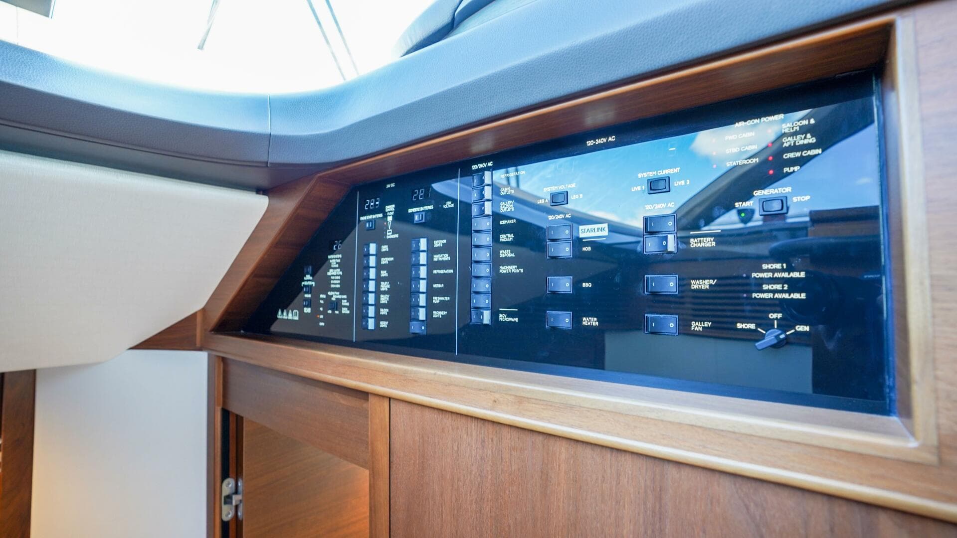 2022 Princess F62 — photo 34