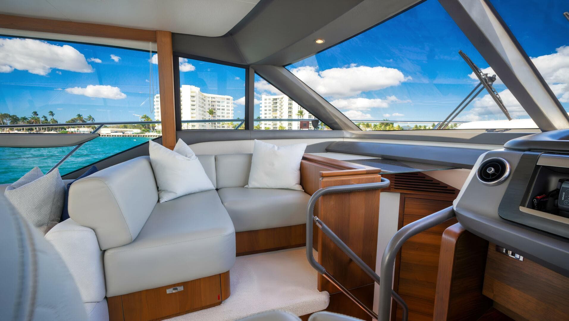 2022 Princess F62 — photo 31