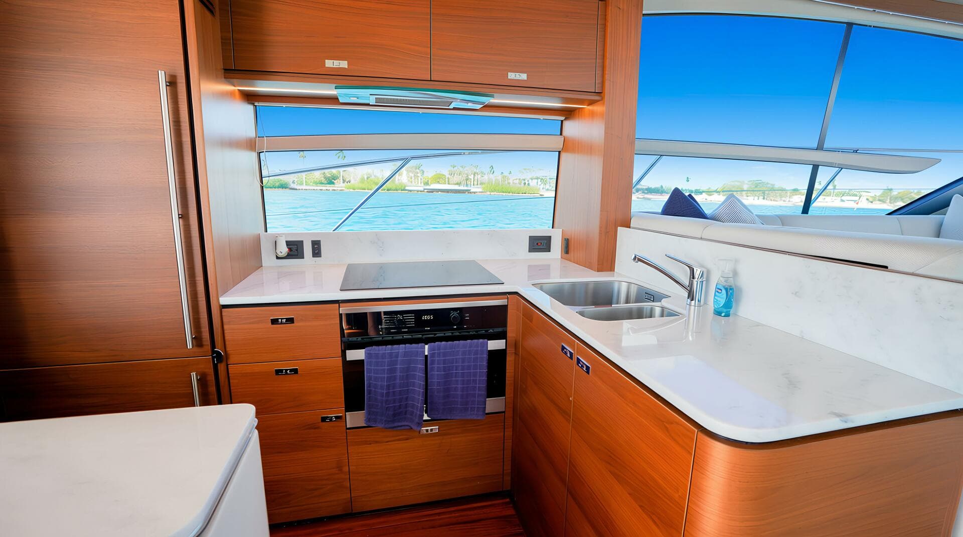 2022 Princess F62 — photo 21