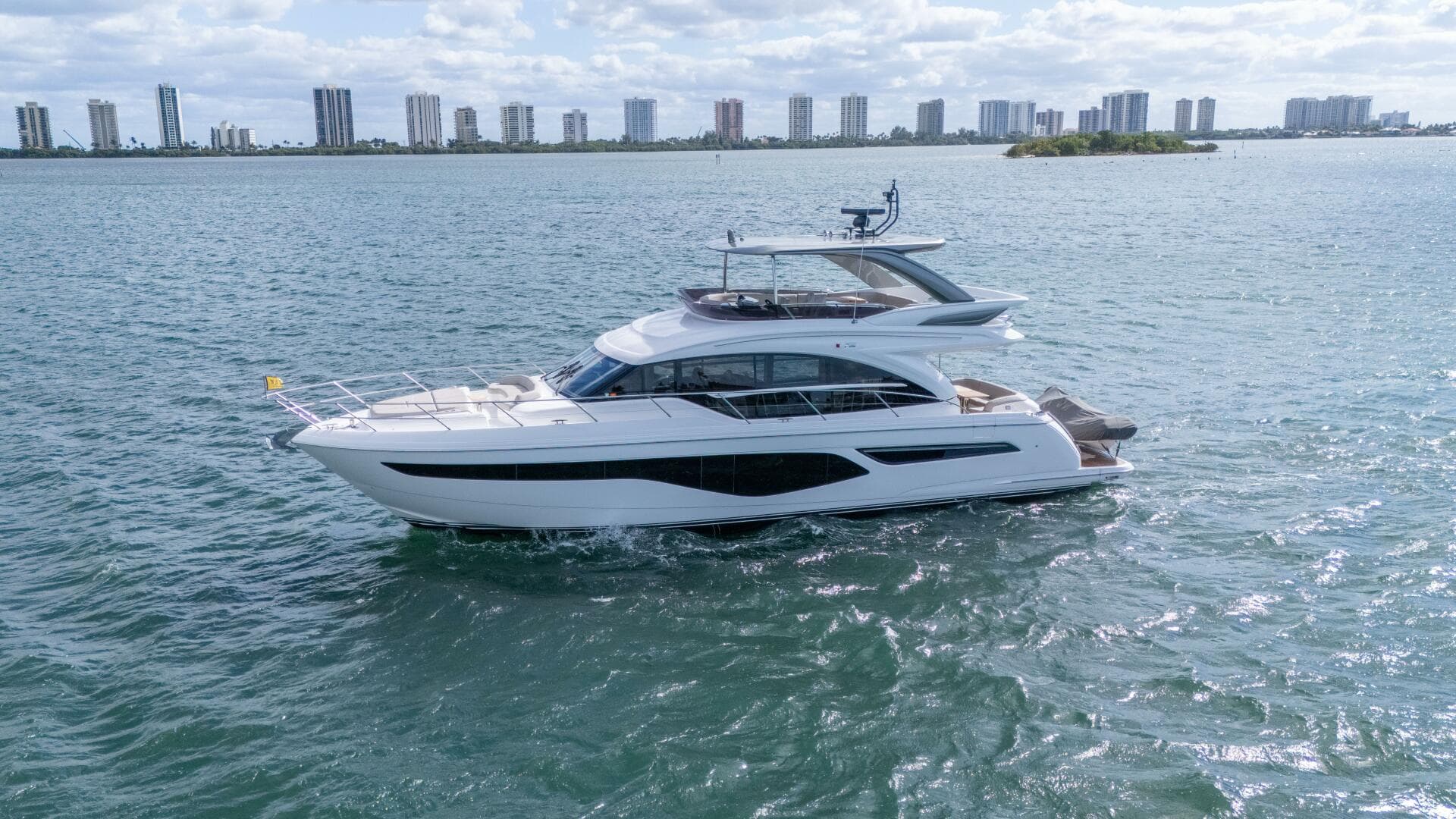 2022 Princess F62 — photo 4