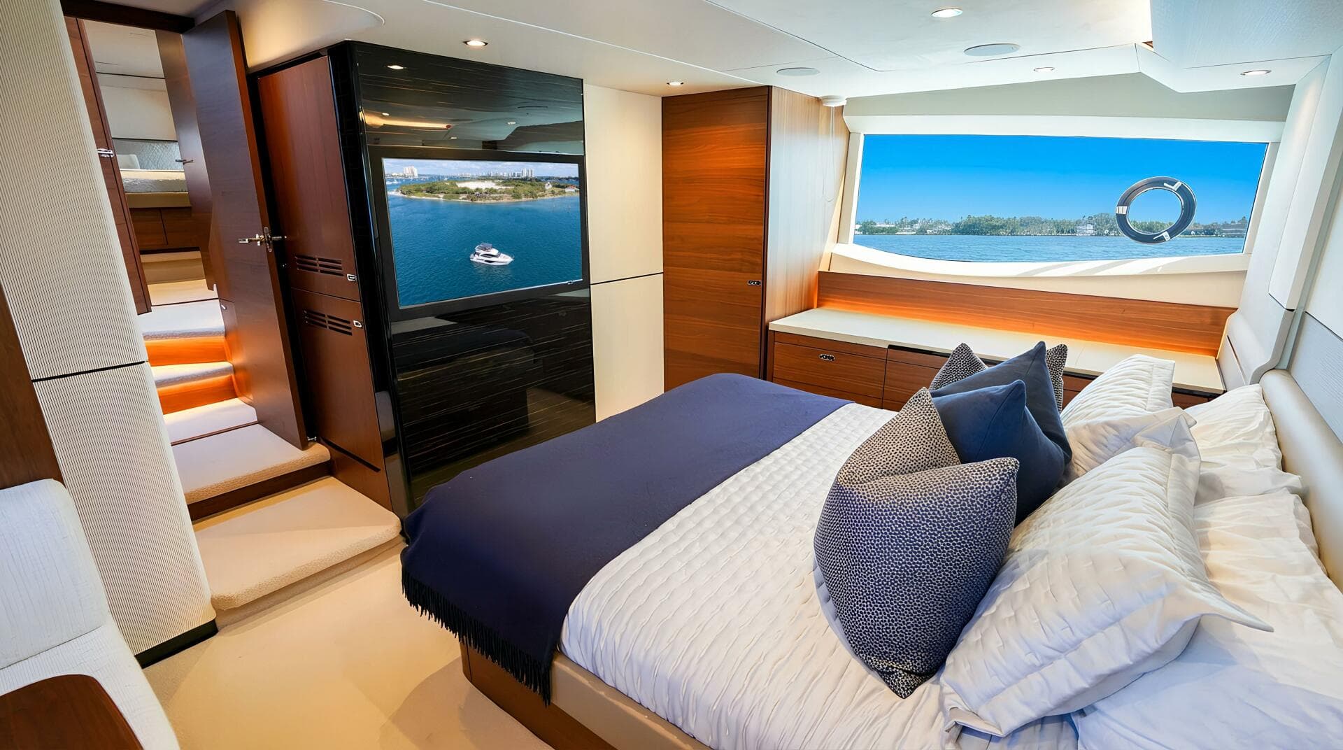 2022 Princess F62 — photo 36