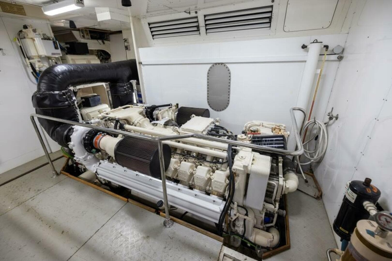 2001 Ferretti Yachts 94 Raised Pilothouse — photo 47