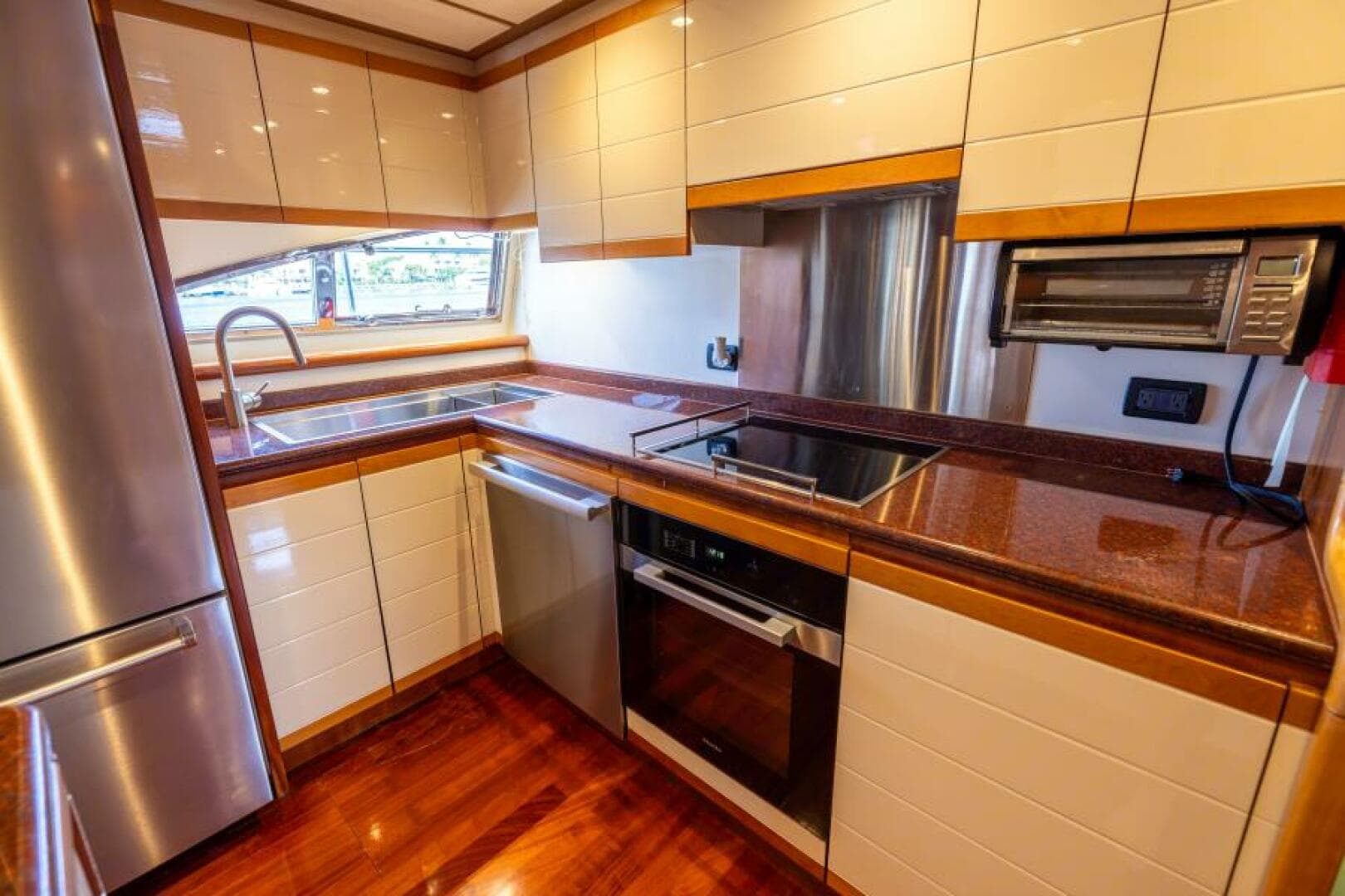 2001 Ferretti Yachts 94 Raised Pilothouse — photo 8