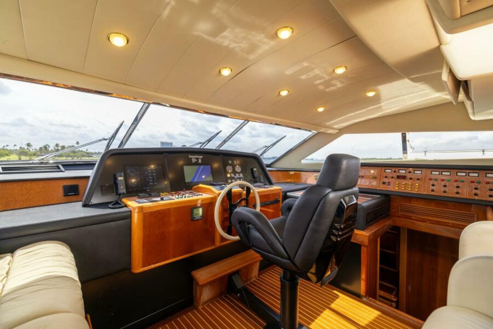2001 Ferretti Yachts 94 Raised Pilothouse — photo 32