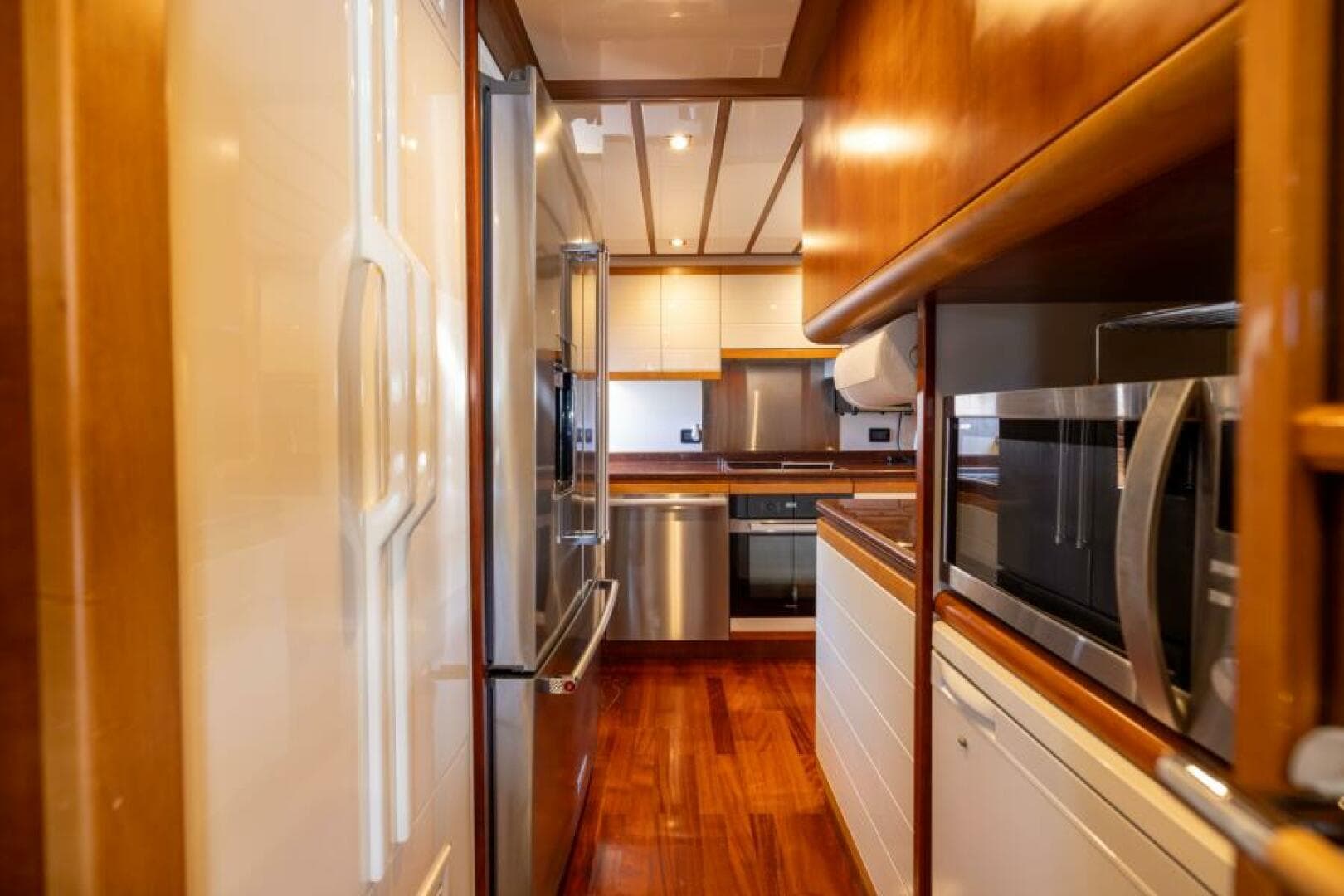 2001 Ferretti Yachts 94 Raised Pilothouse — photo 9