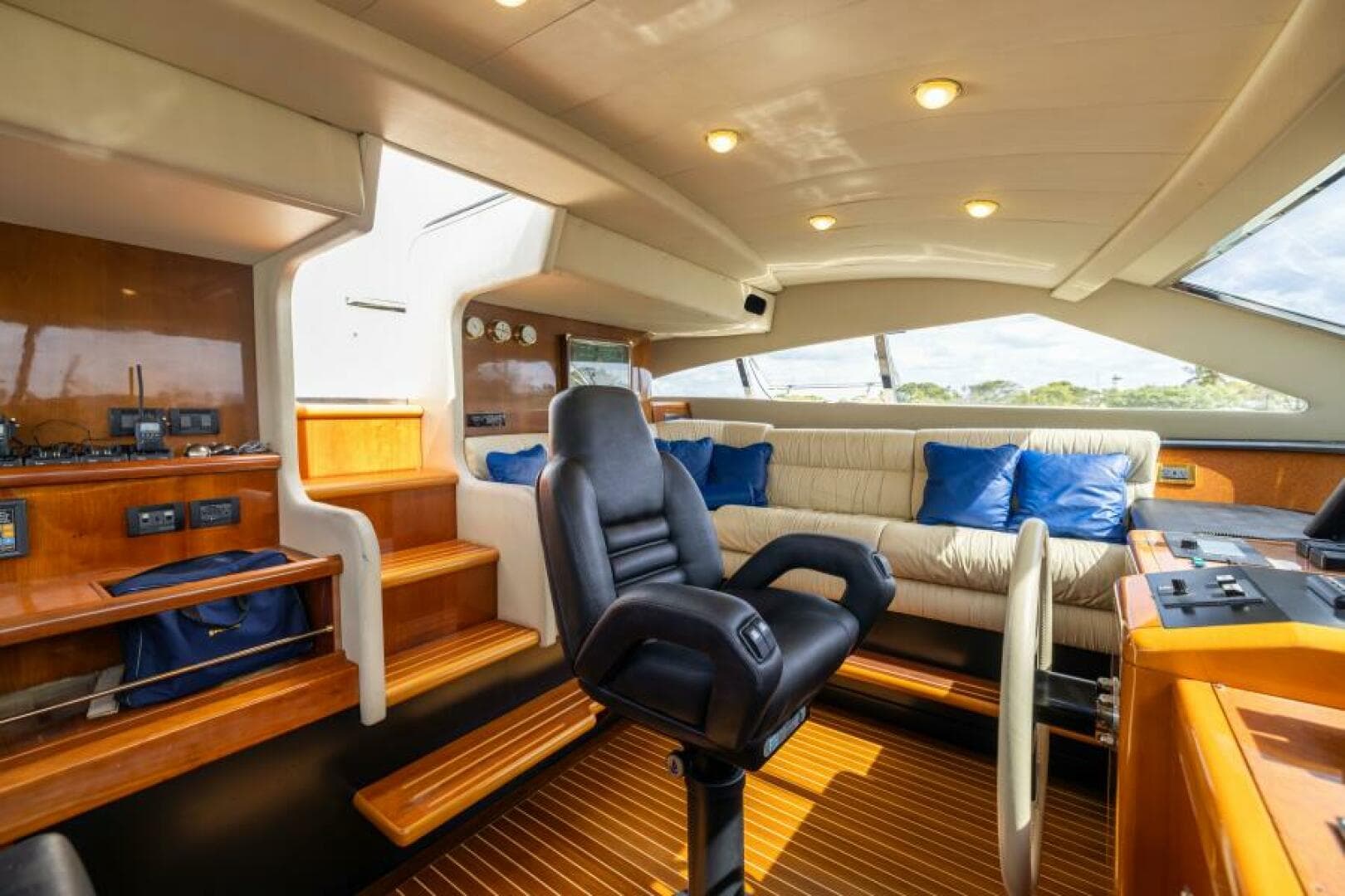 2001 Ferretti Yachts 94 Raised Pilothouse — photo 30