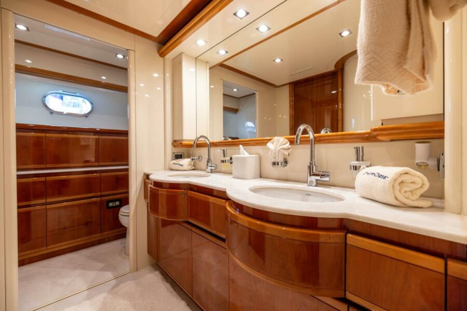 2001 Ferretti Yachts 94 Raised Pilothouse — photo 15