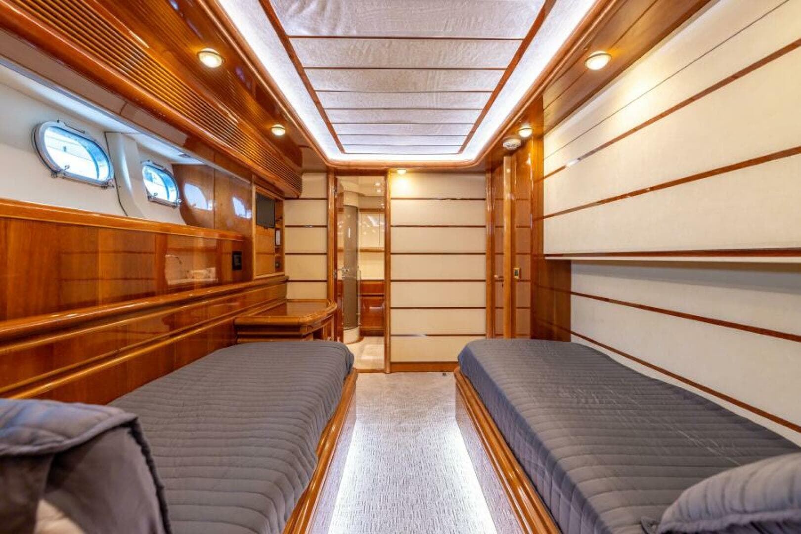 2001 Ferretti Yachts 94 Raised Pilothouse — photo 22