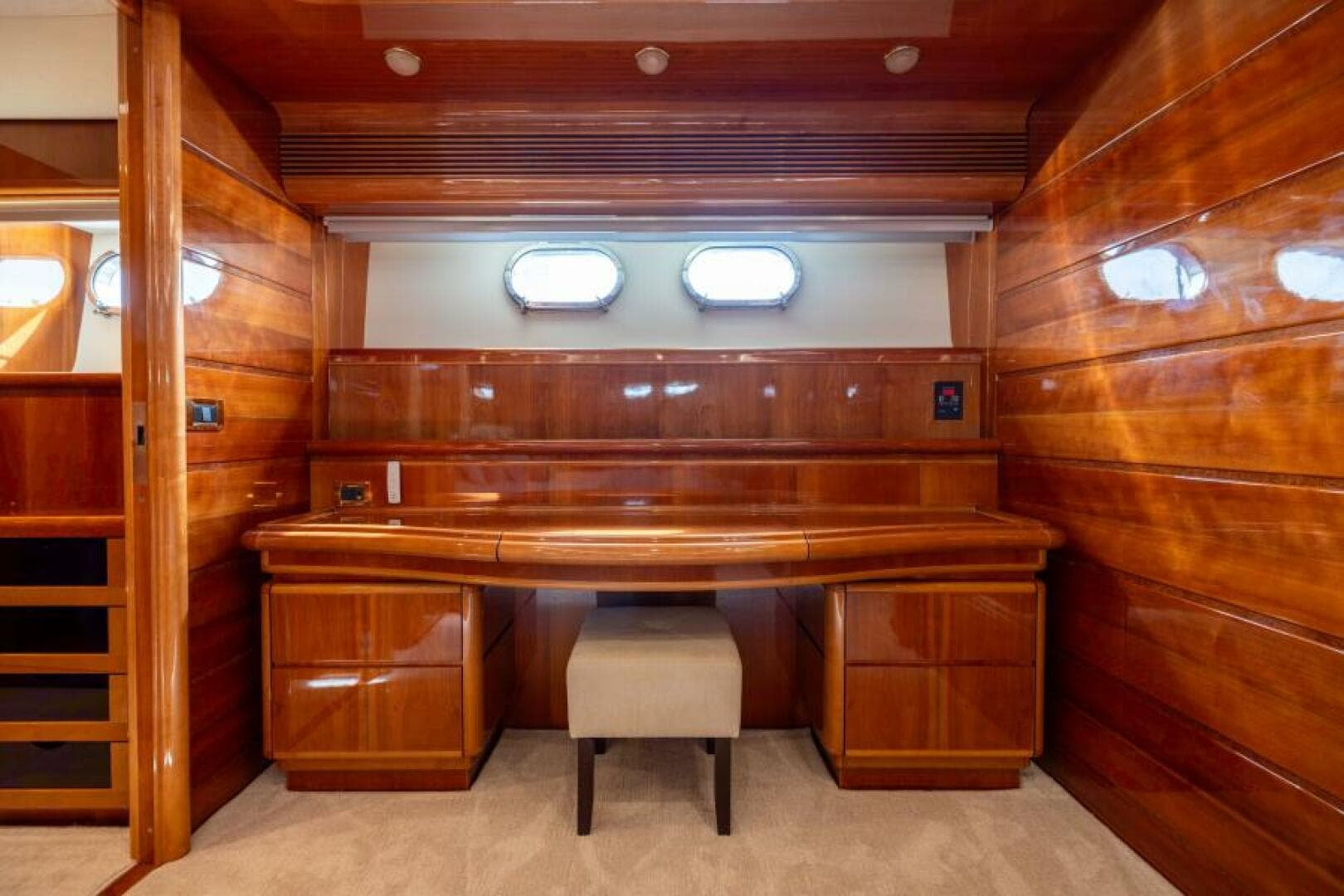 2001 Ferretti Yachts 94 Raised Pilothouse — photo 13