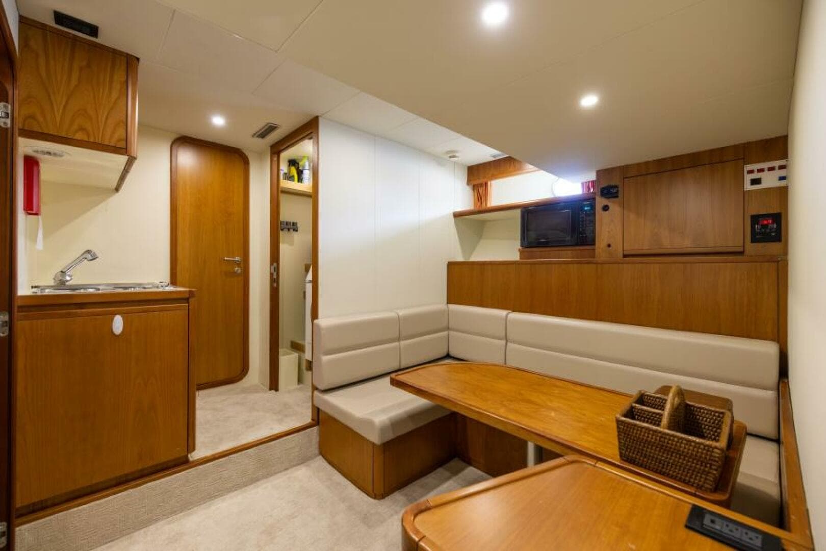 2001 Ferretti Yachts 94 Raised Pilothouse — photo 24