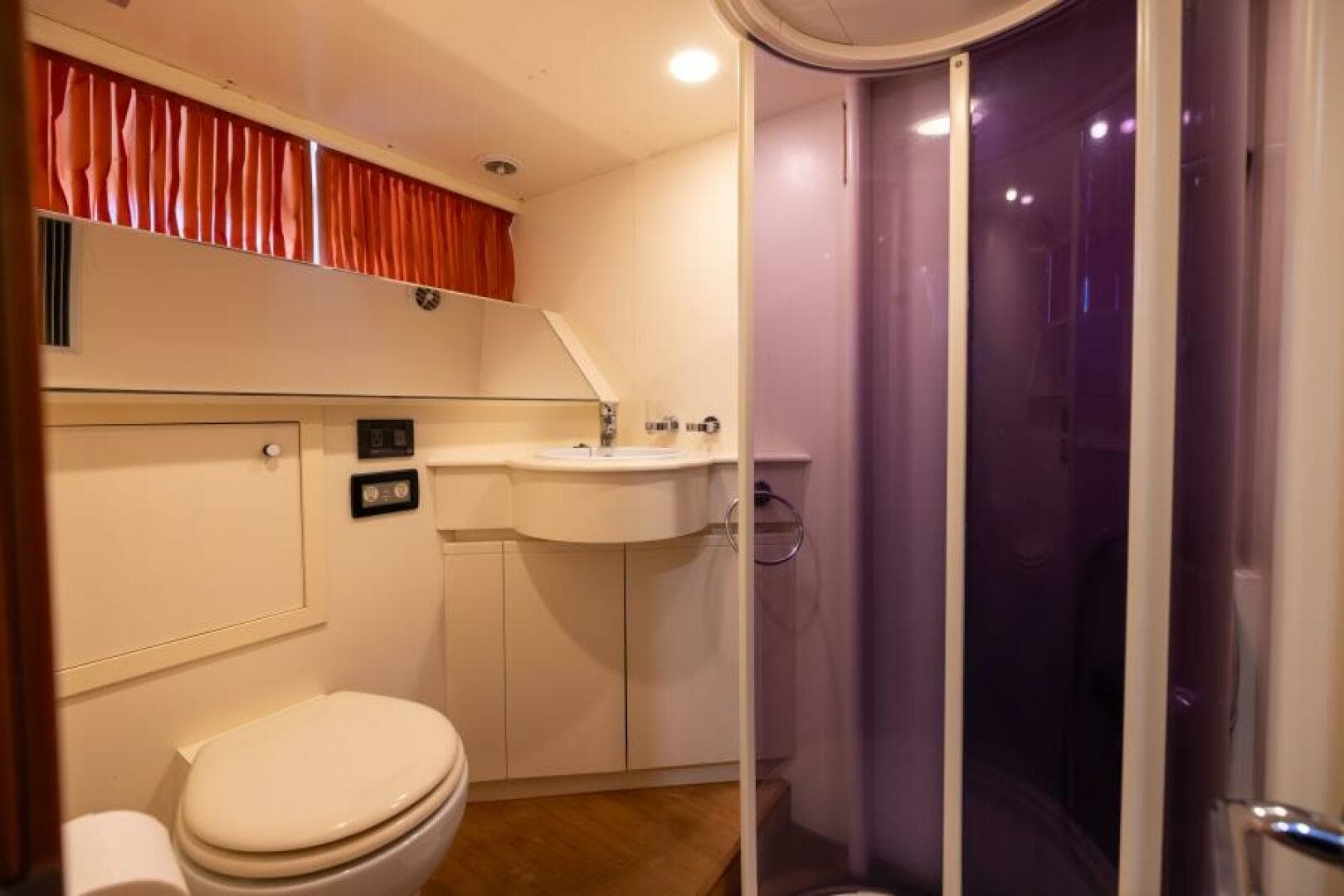 2001 Ferretti Yachts 94 Raised Pilothouse — photo 28