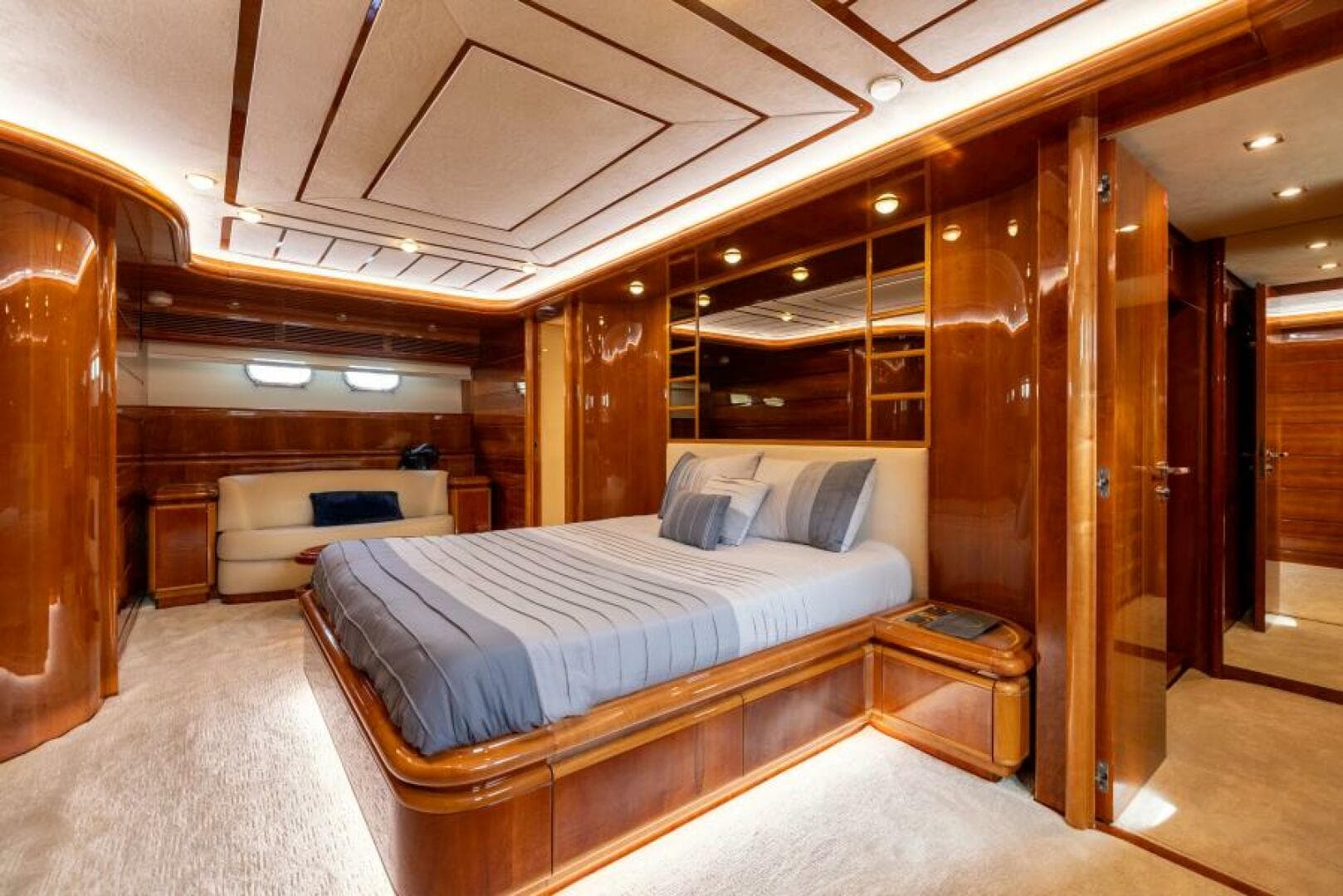 2001 Ferretti Yachts 94 Raised Pilothouse — photo 10