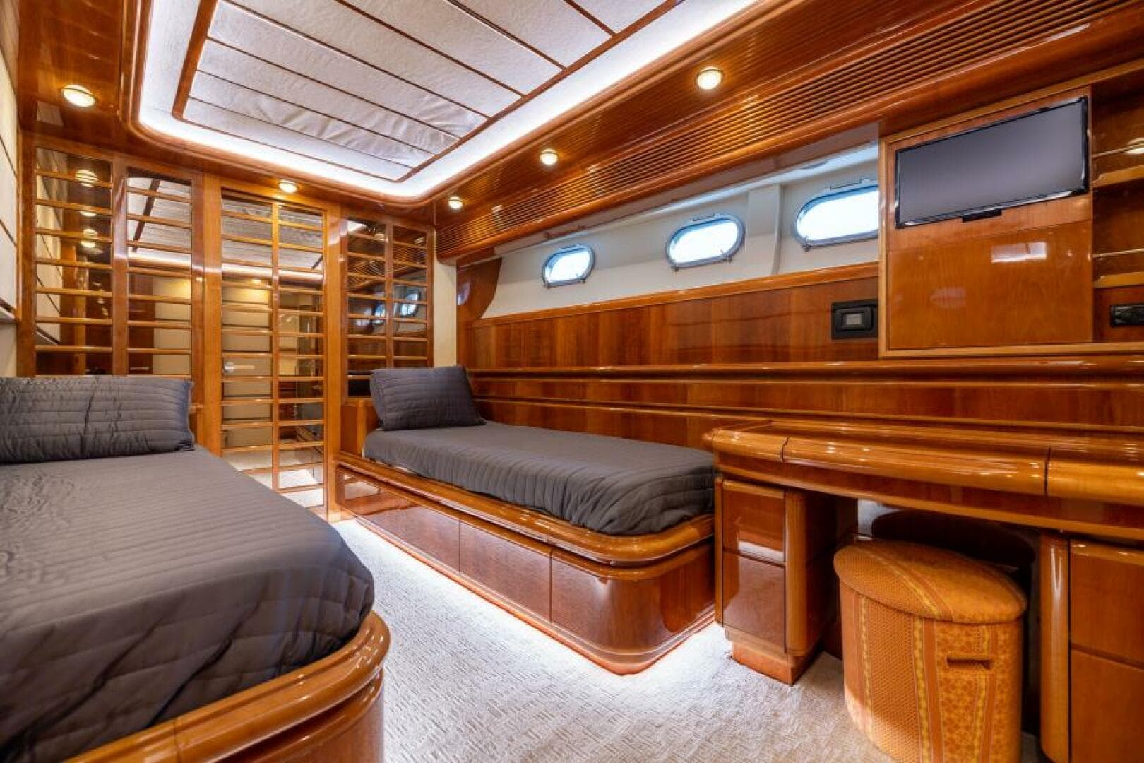 2001 Ferretti Yachts 94 Raised Pilothouse — photo 21