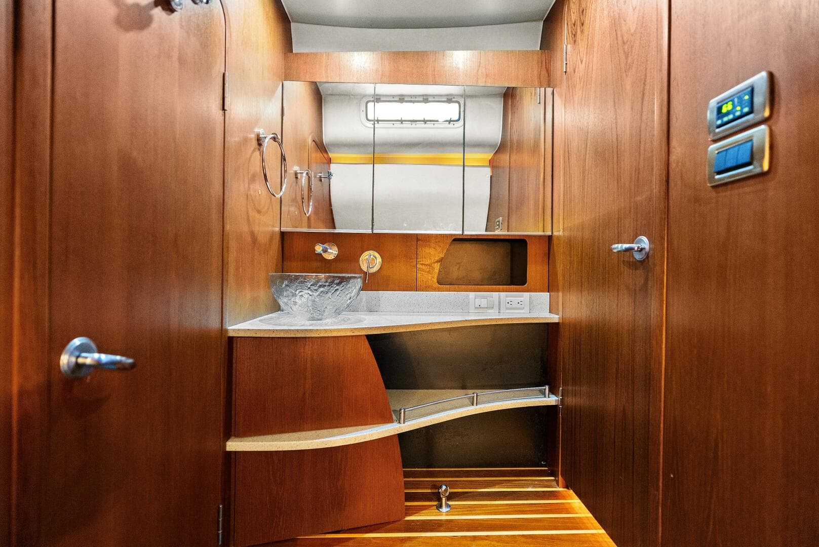 2007 Tiara Yachts 4300 Sovran — photo 23