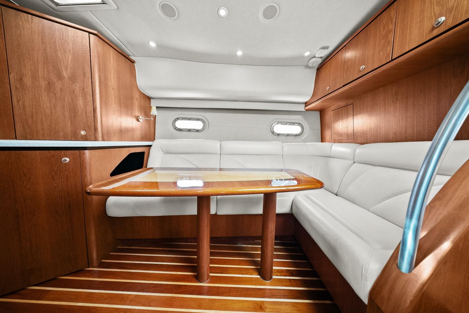 2007 Tiara Yachts 4300 Sovran — photo 5