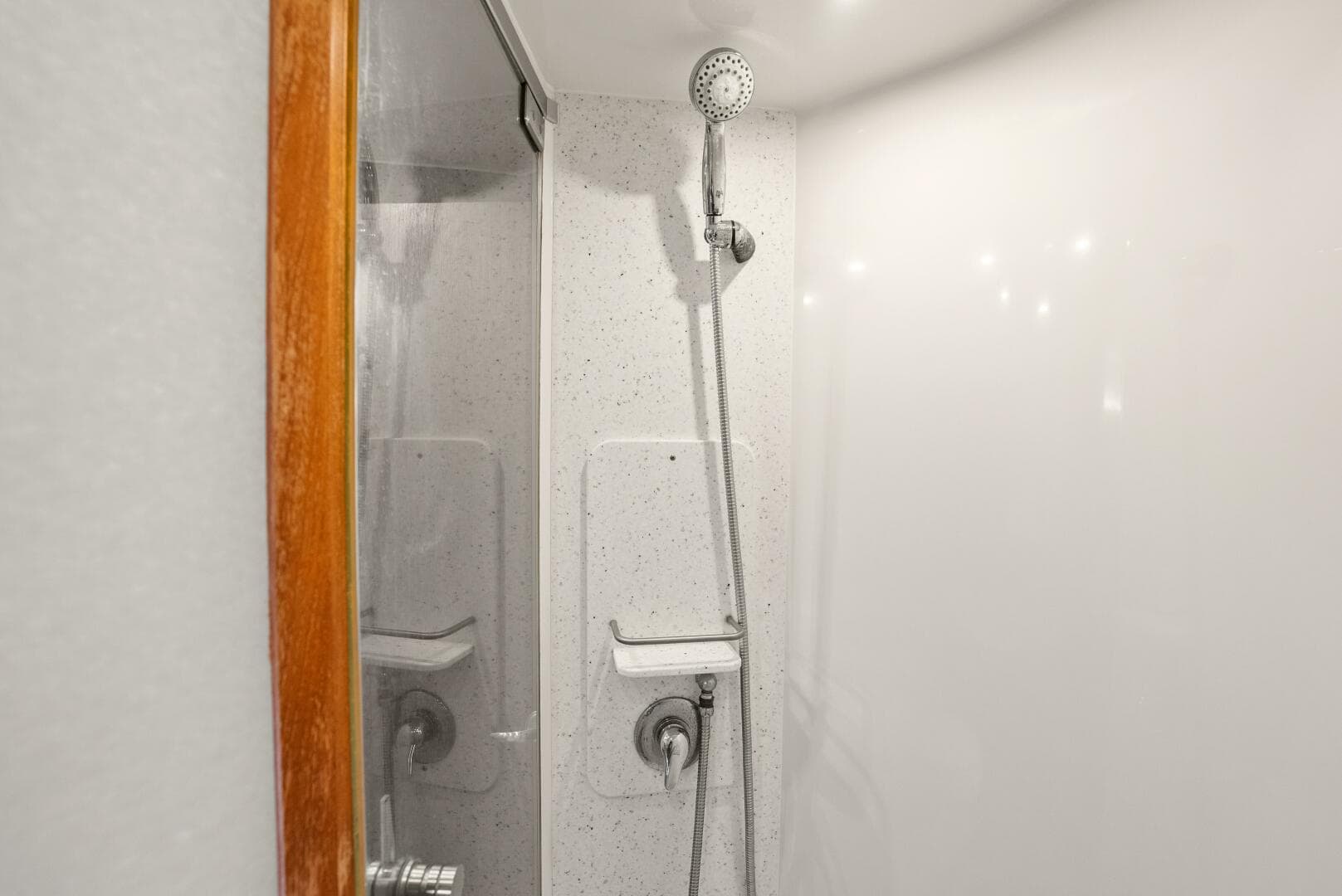 2007 Tiara Yachts 4300 Sovran — photo 30