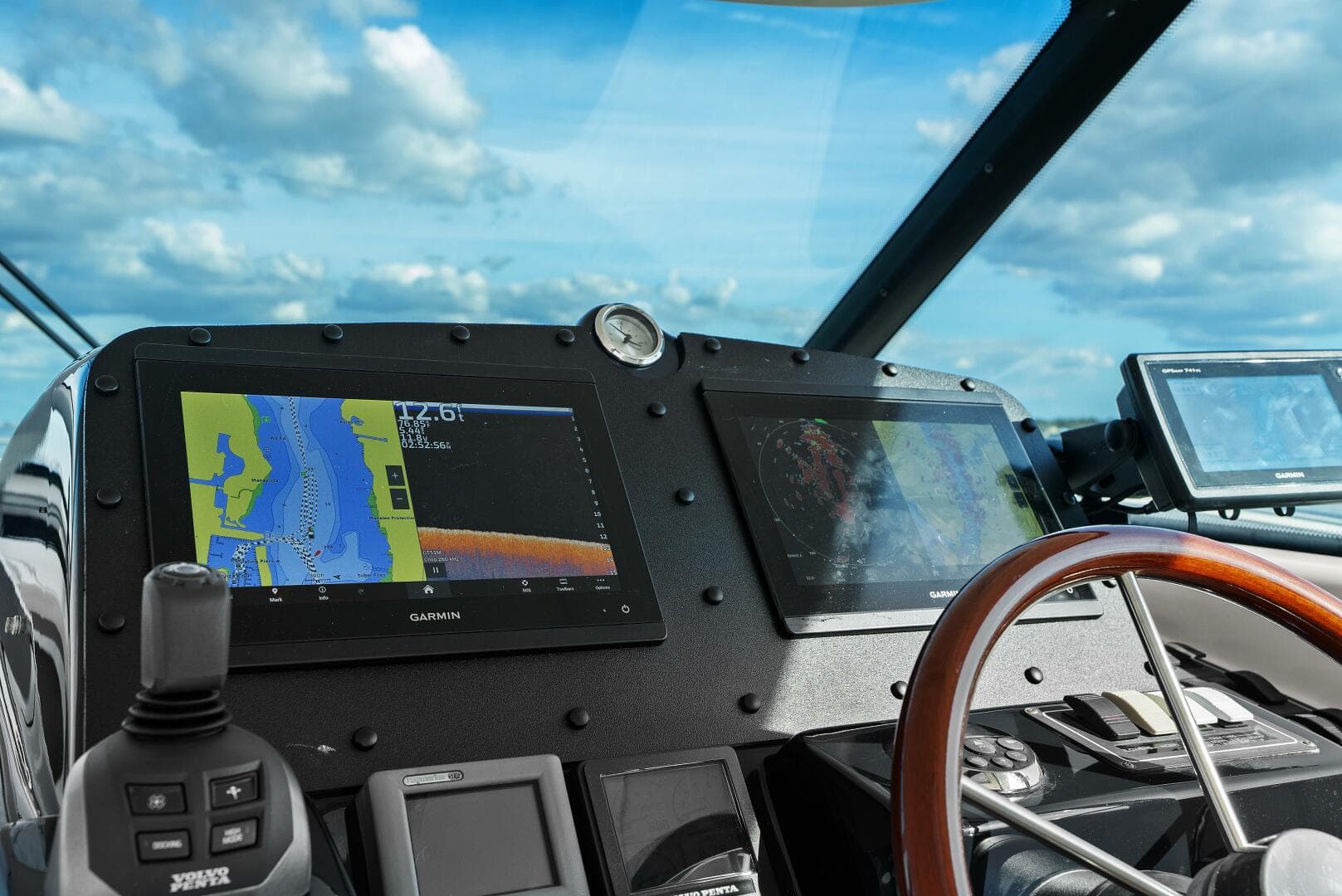 2007 Tiara Yachts 4300 Sovran — photo 6