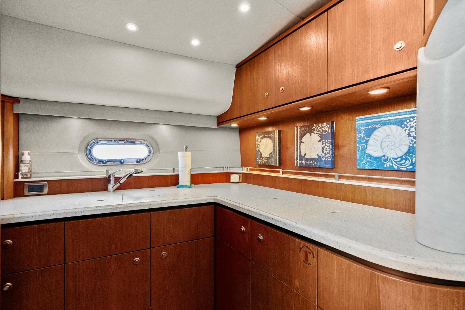 2007 Tiara Yachts 4300 Sovran — photo 22