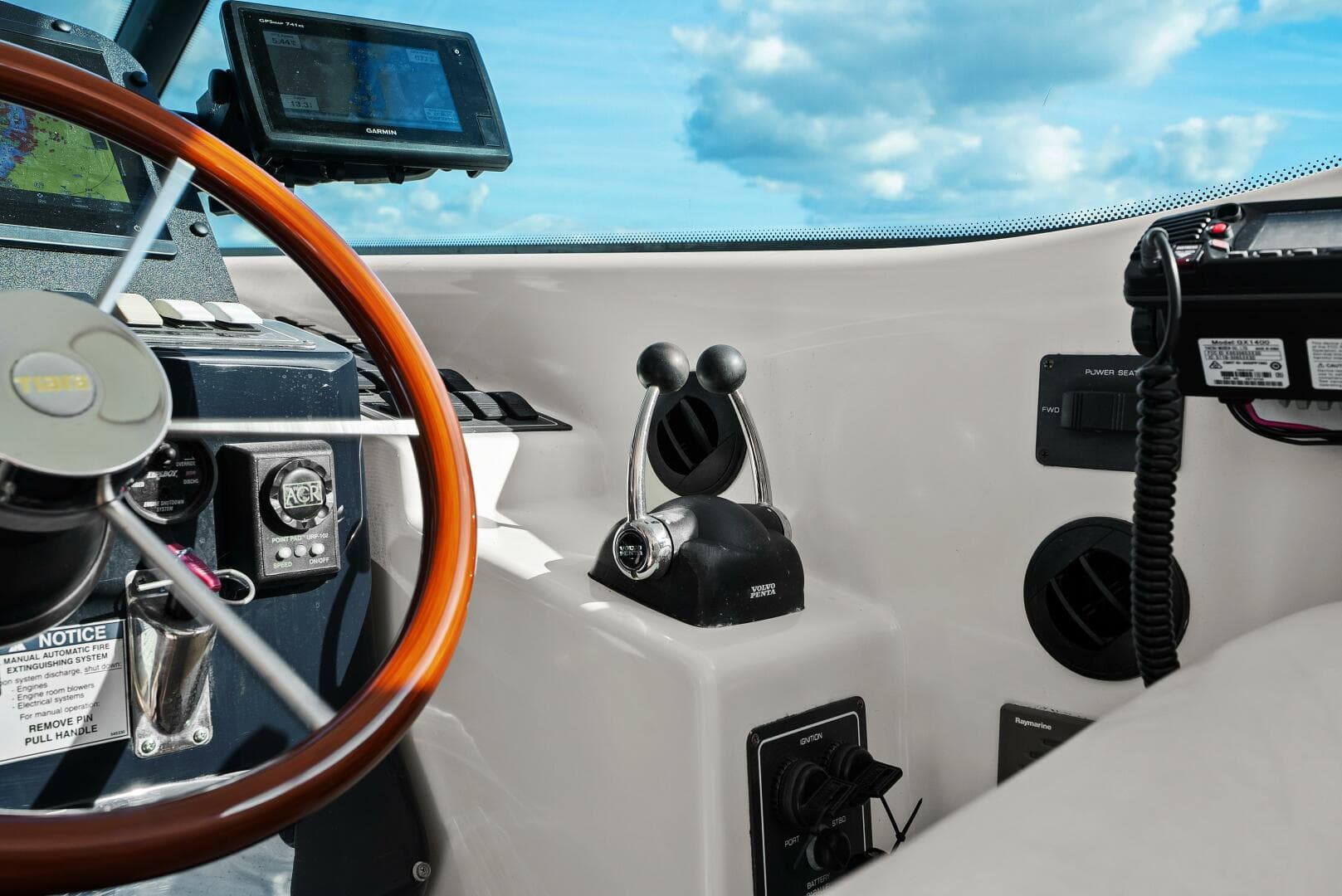 2007 Tiara Yachts 4300 Sovran — photo 7