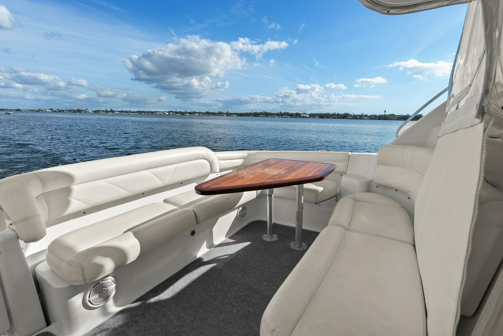 2007 Tiara Yachts 4300 Sovran — photo 10