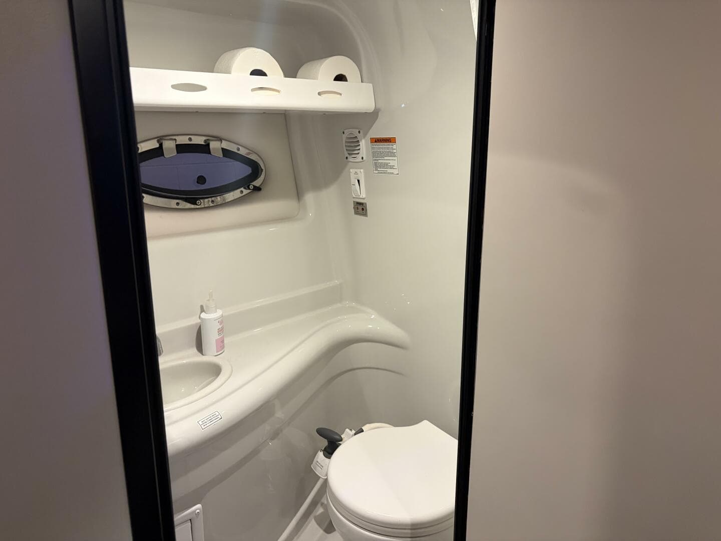 2019 Crownline 264 Cr — photo 27