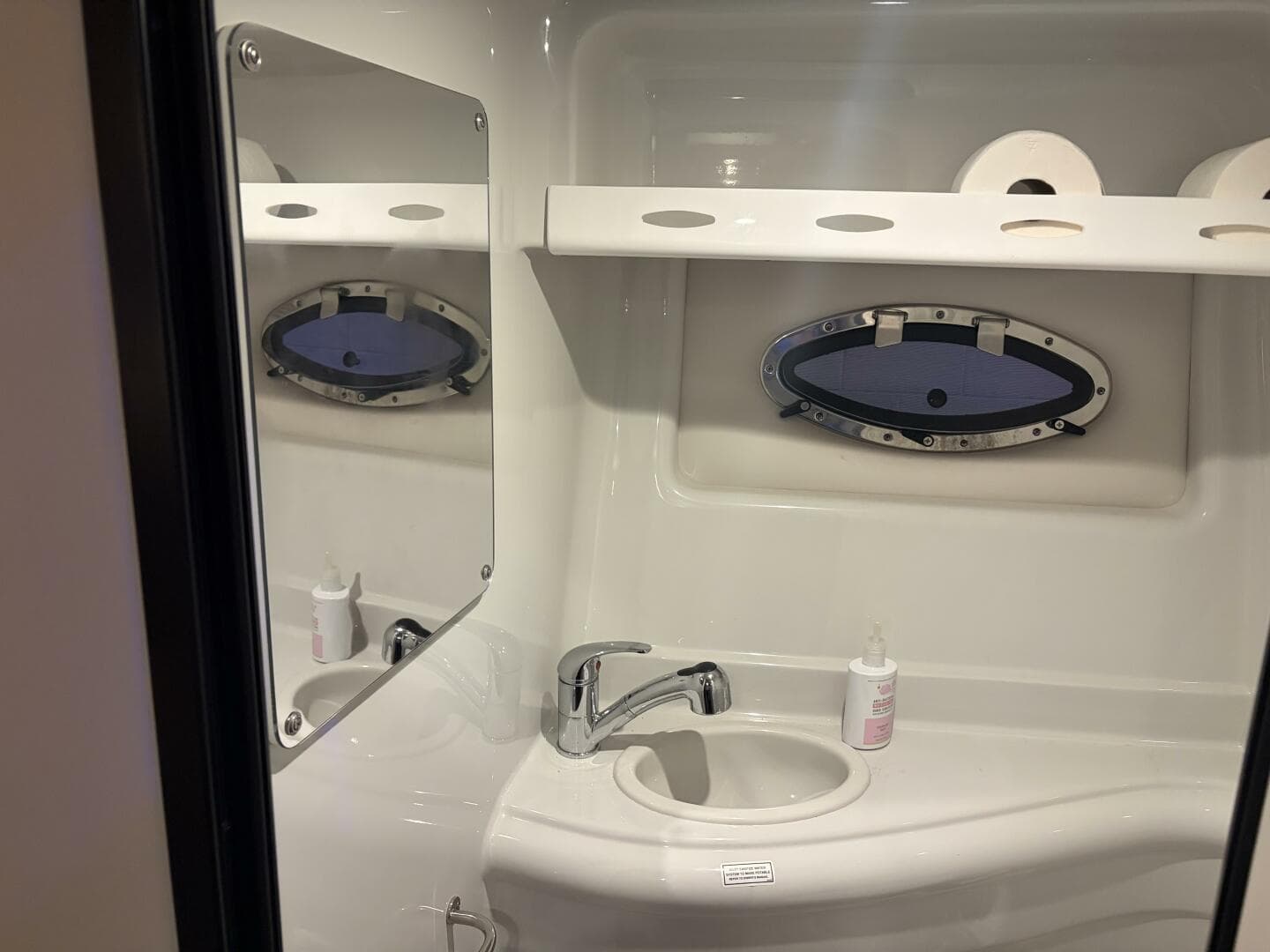 2019 Crownline 264 Cr — photo 26