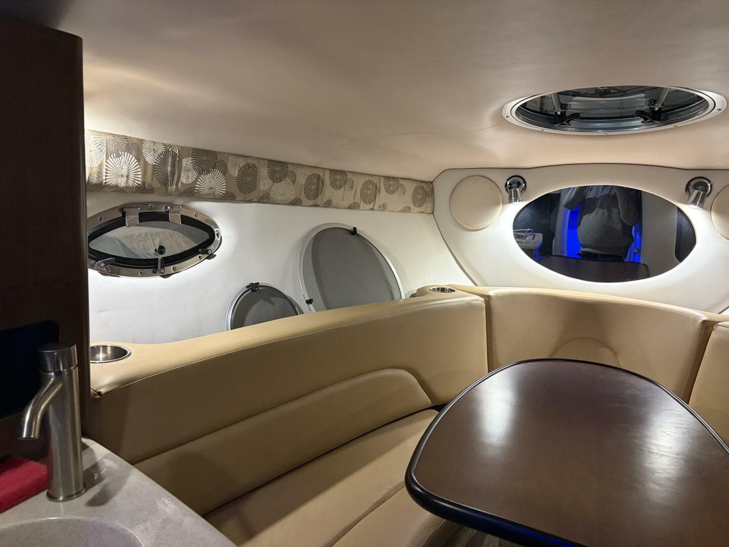 2019 Crownline 264 Cr — photo 21