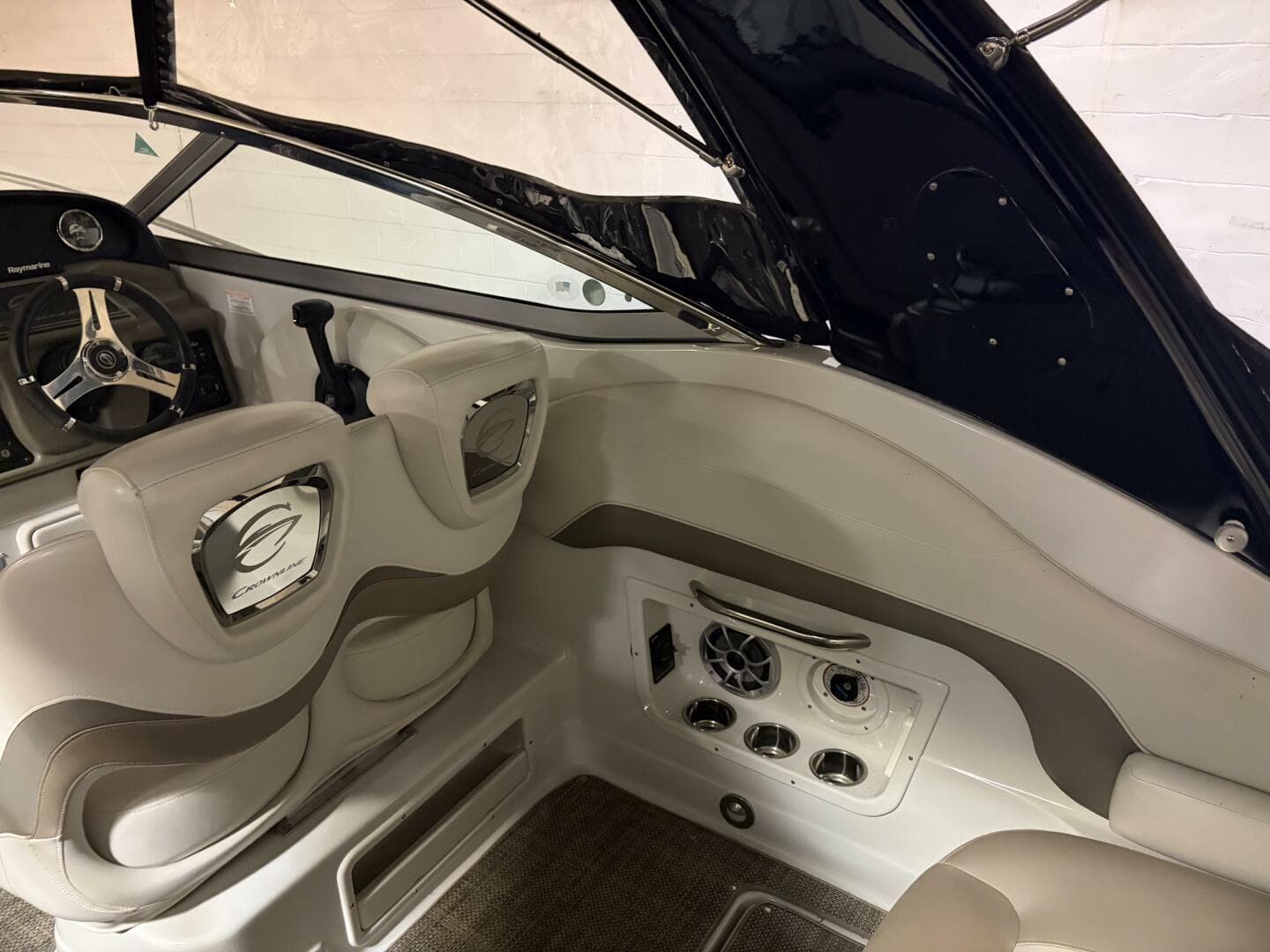 2019 Crownline 264 Cr — photo 16