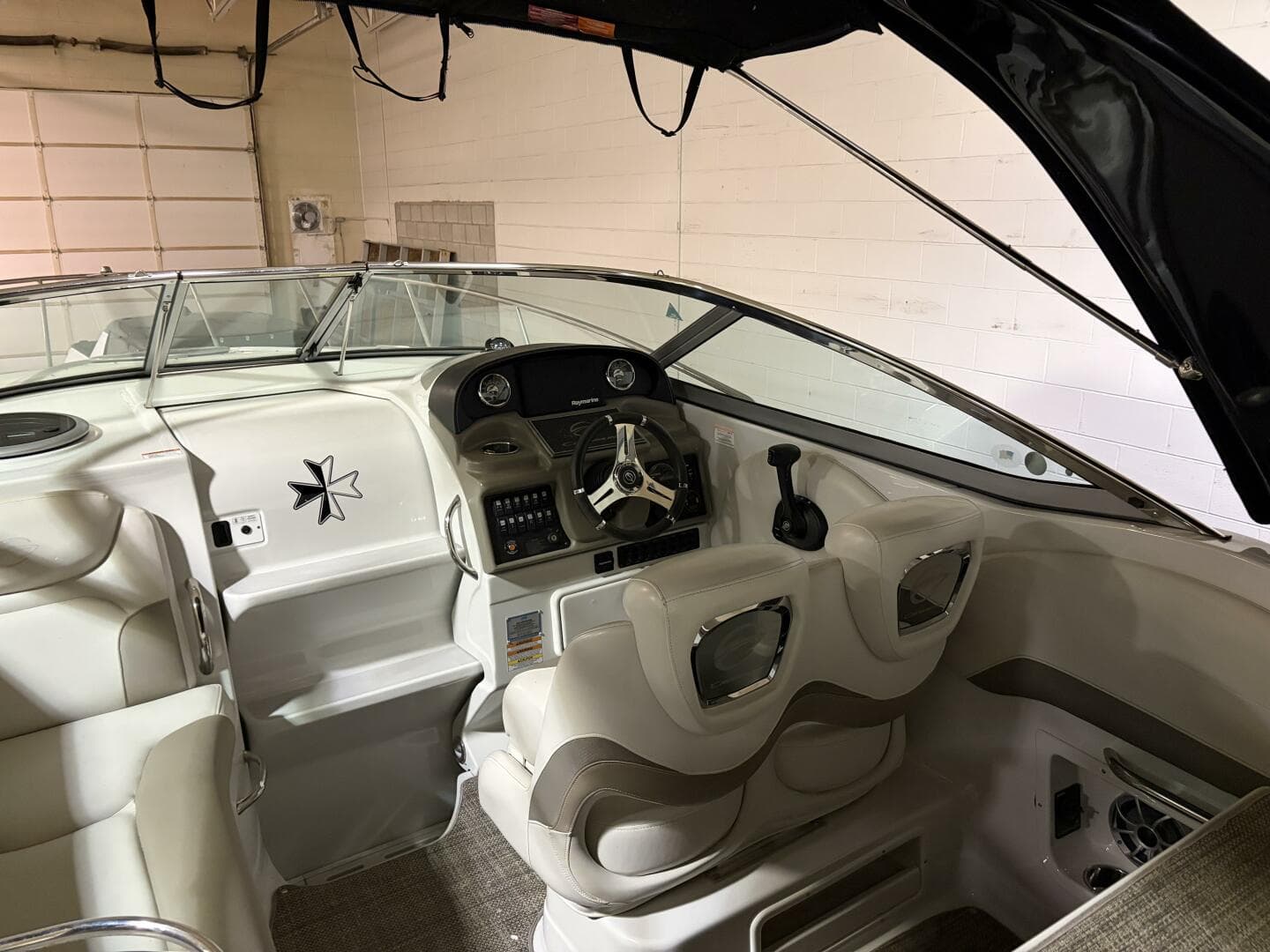 2019 Crownline 264 Cr — photo 9