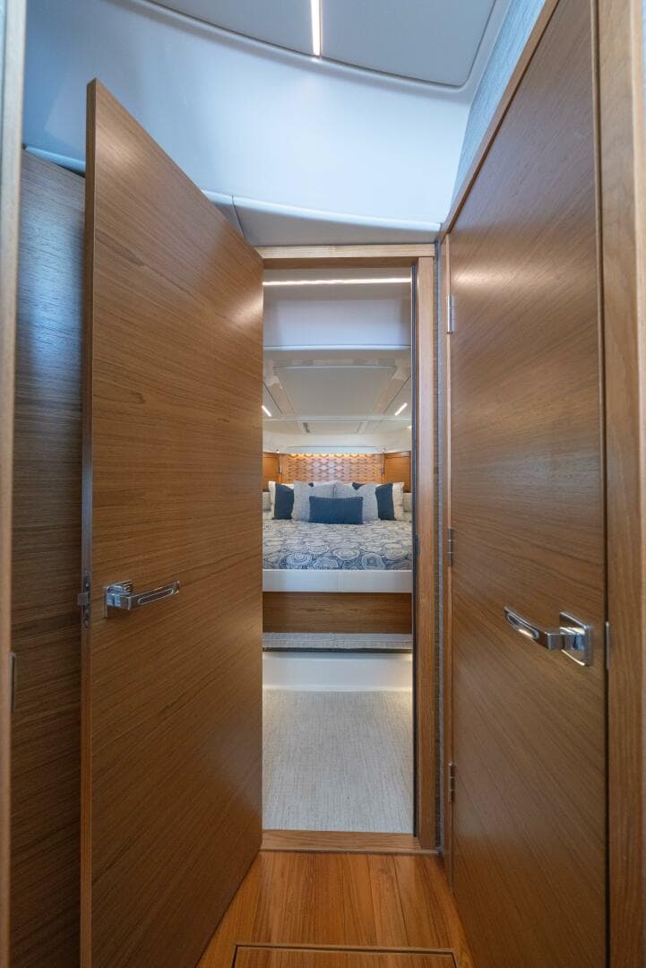 2025 Tiara Yachts 43 LE — photo 33