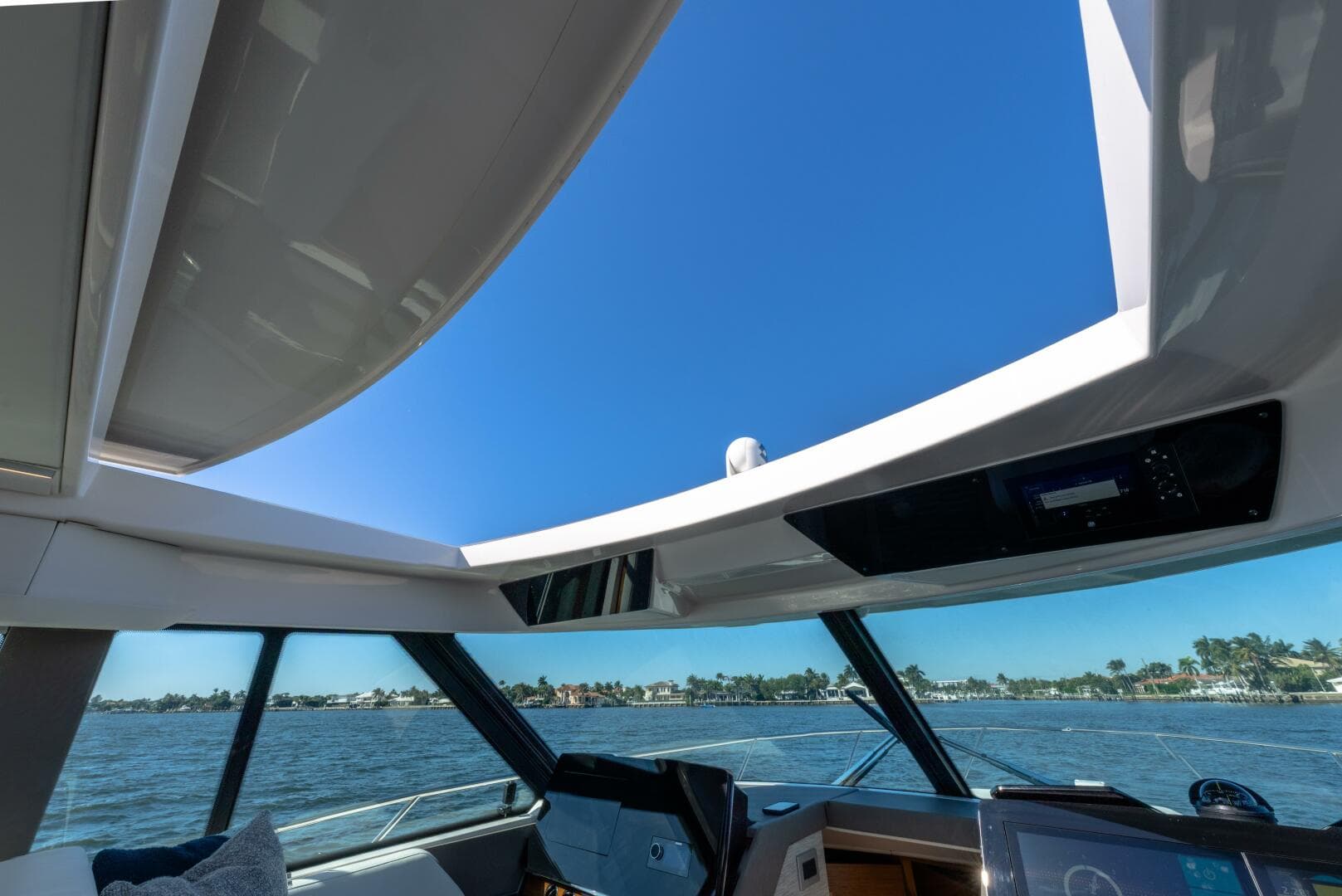 2025 Tiara Yachts 43 LE — photo 32