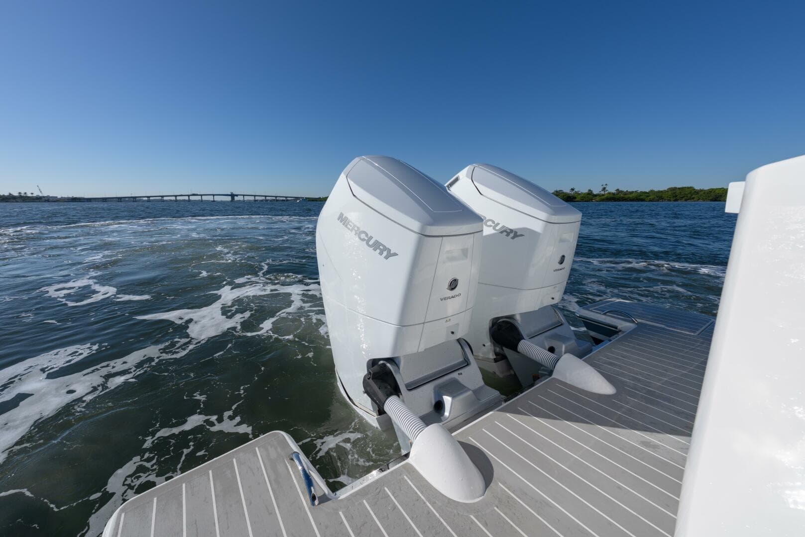 2025 Tiara Yachts 43 LE — photo 8