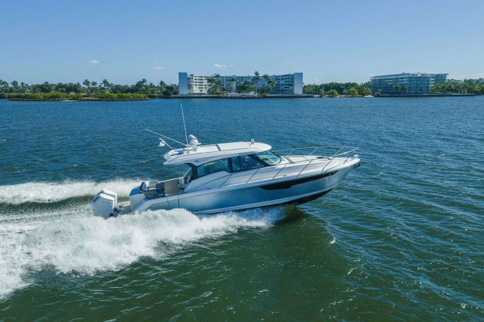 2025 Tiara Yachts 43 LE — photo 60