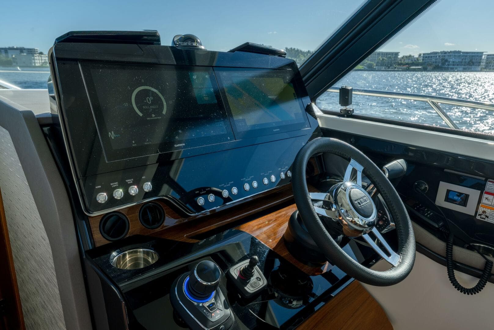 2025 Tiara Yachts 43 LE — photo 23