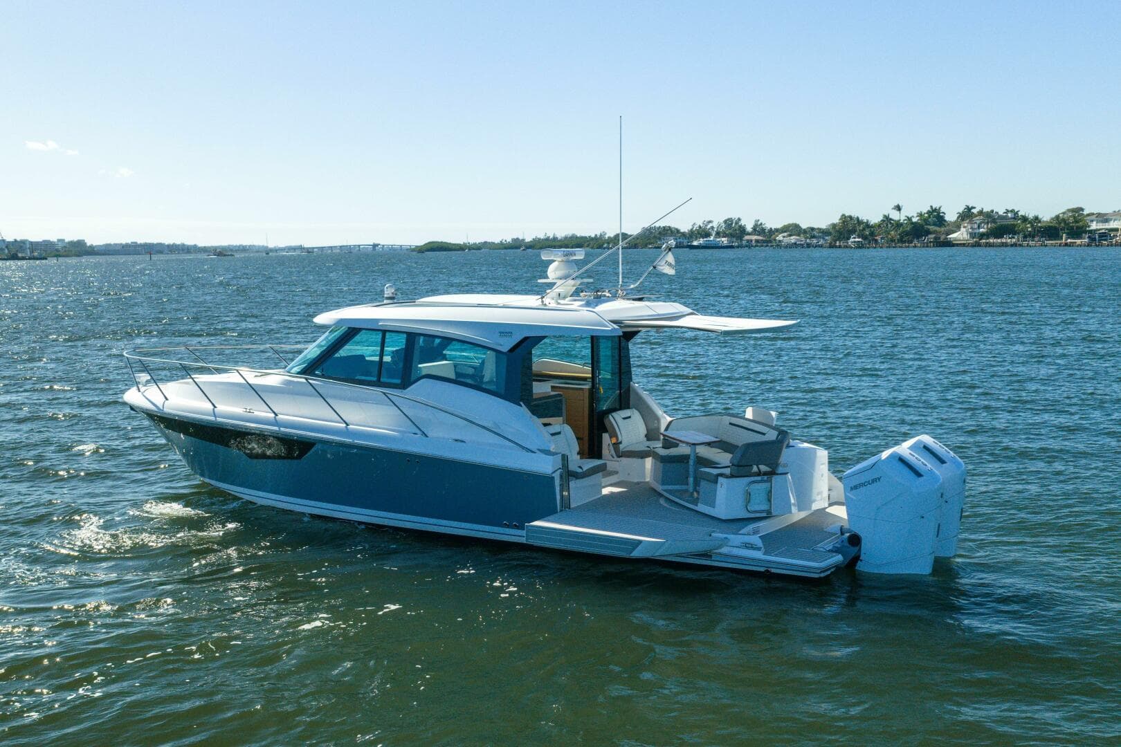 2025 Tiara Yachts 43 LE — photo 4