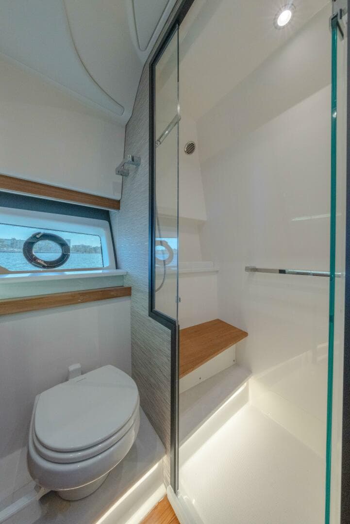 2025 Tiara Yachts 43 LE — photo 40