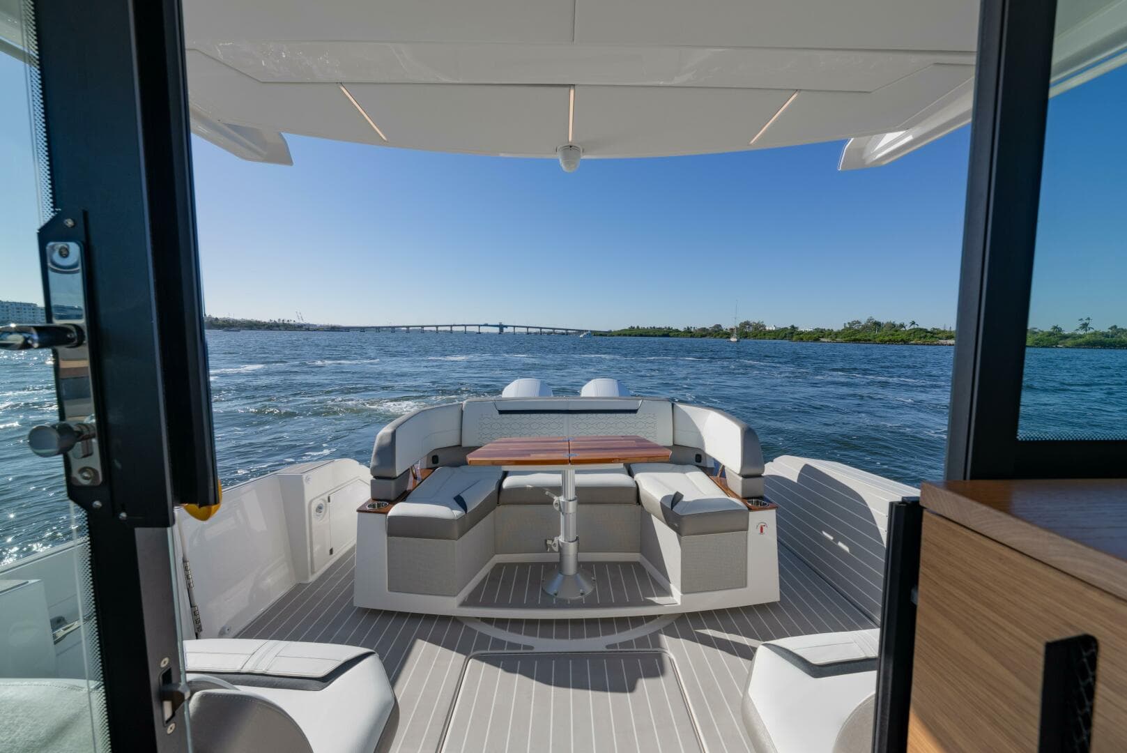 2025 Tiara Yachts 43 LE — photo 16
