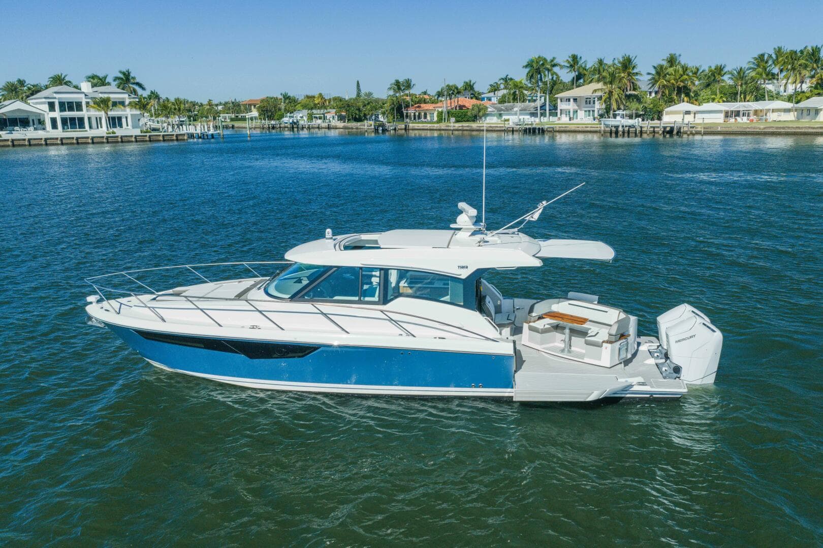 2025 Tiara Yachts 43 LE — photo 5