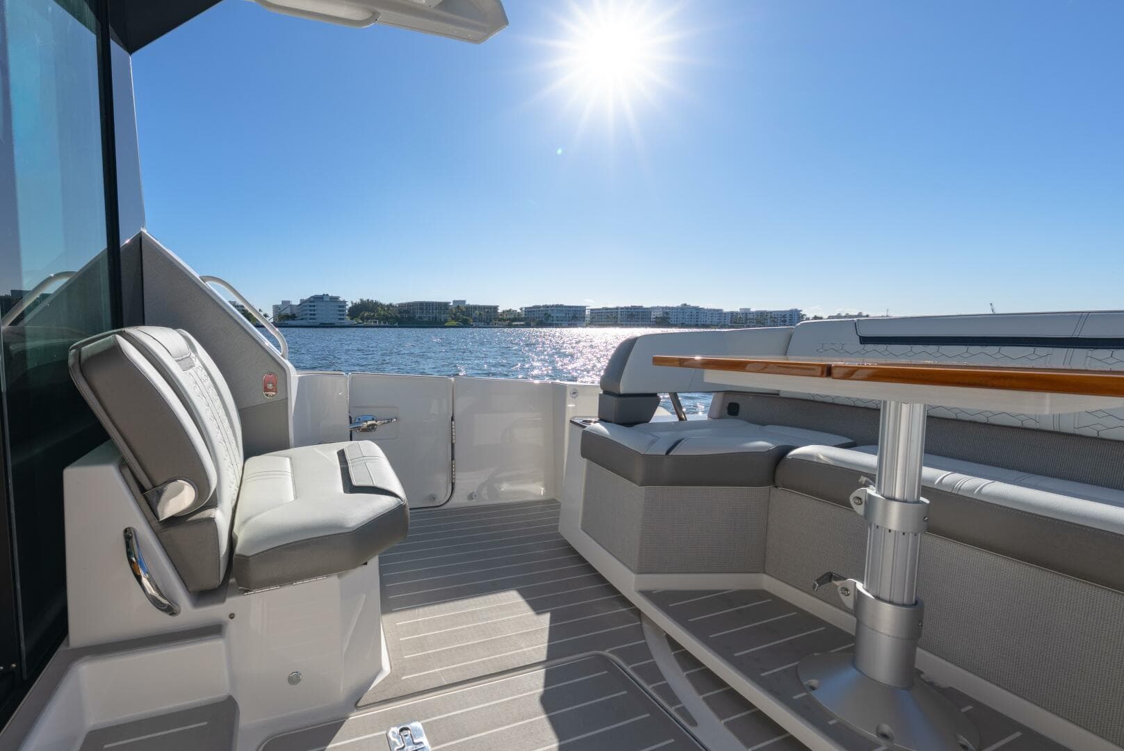 2025 Tiara Yachts 43 LE — photo 15