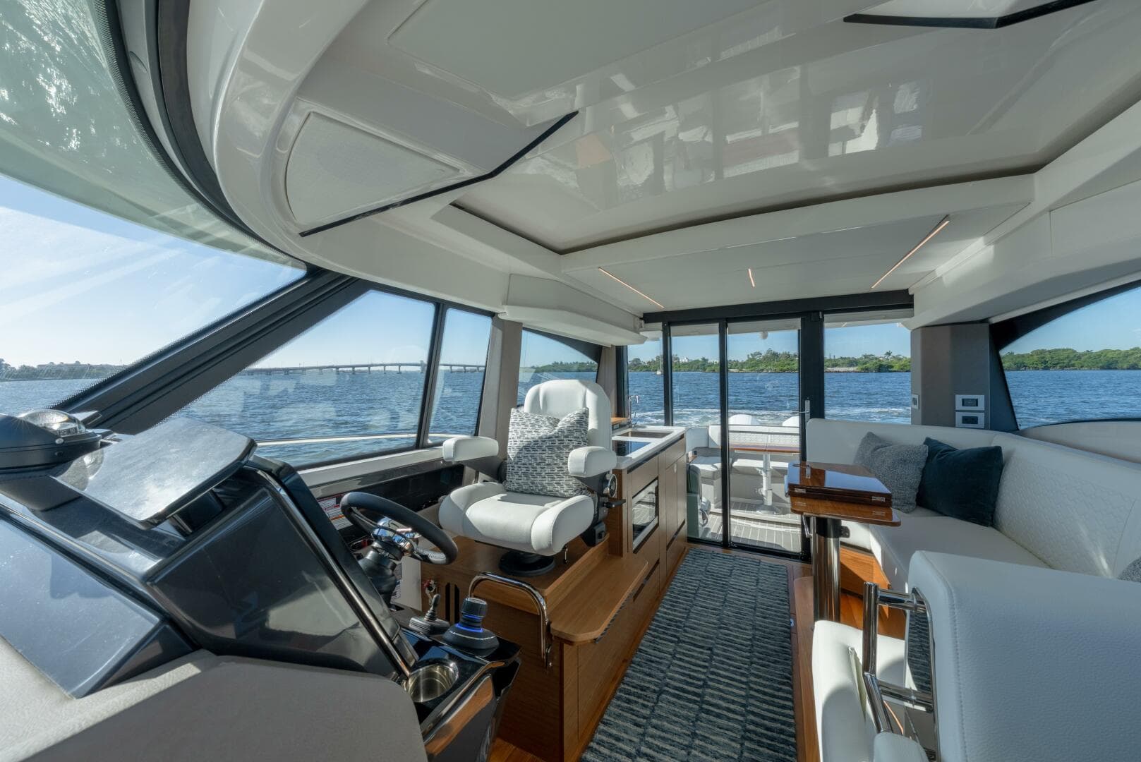 2025 Tiara Yachts 43 LE — photo 27